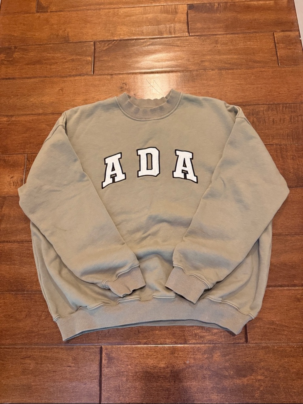 Adanola ADA Crewneck Sweatshirt in Sage Green size medium